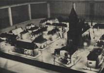 300297 Afbeelding van een maquette met een kerk en een aantal huizen, op de Luchtbeschermingstentoonstelling Lubetu in ...